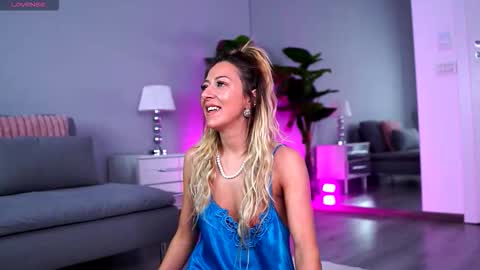 Julia online show from 01-18-26, 02:15