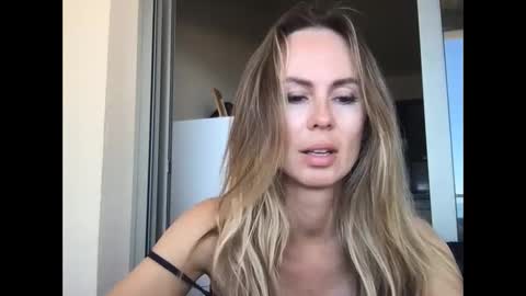 julialemilf online show from 05-20-26, 10:21