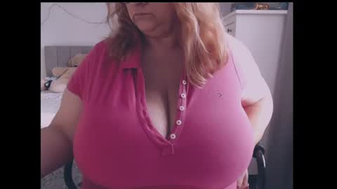 Snapshot of julialiones chatting on 07-04-26, 03:40 julialiones online show from 07-04-26, 03:40