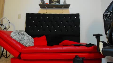 julian_wallace online show from 02-24-25, 03:09