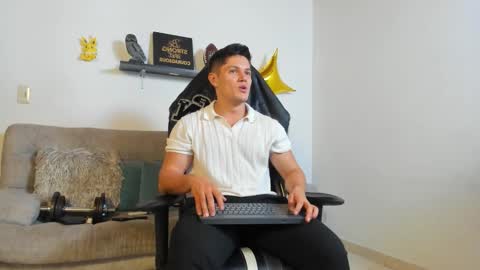 julian_wallace online show from 10-13-25, 12:54