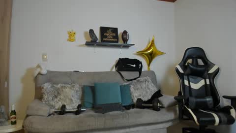 julian_wallace online show from 12-18-25, 06:36