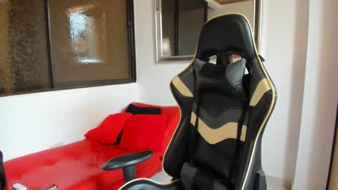 julian_wallace online show from 03-02-26, 06:04