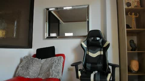 julian_wallace online show from 04-28-26, 06:02