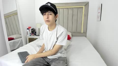 Snapshot of julian_xp chatting on 01-05-26, 07:17 Julian online show from 01-05-26, 07:17