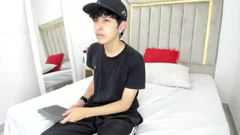 Snapshot of julian_xp chatting on 01-07-26, 07:05 Julian online show from 01-07-26, 07:05