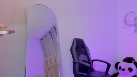 Snapshot of julianacarter chatting on 12-16-25, 08:58 JulianaCarter online show from 12-16-25, 08:58