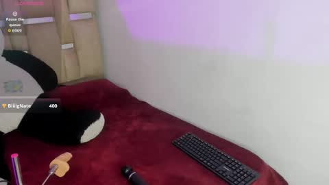 Snapshot of julianacarter chatting on 12-18-25, 08:26 JulianaCarter online show from 12-18-25, 08:26