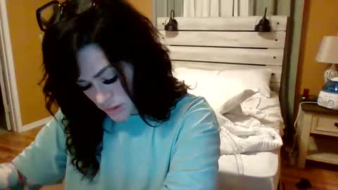 Snapshot of julianaxxxrose chatting on 03-03-25, 02:26 Texas Mamasita online show from 03-03-25, 02:26