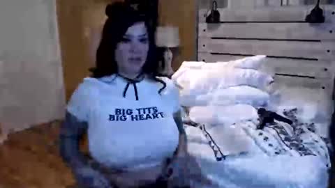 Snapshot of julianaxxxrose chatting on 03-06-25, 06:37 Texas Mamasita online show from 03-06-25, 06:37