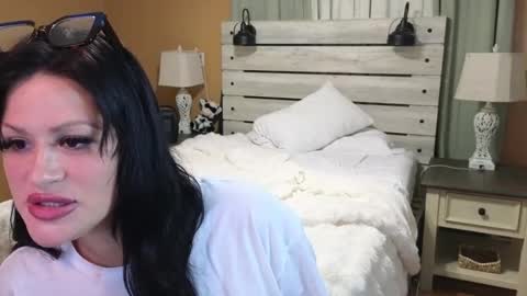 Snapshot of julianaxxxrose chatting on 12-05-25, 03:37 Texas Mamasita online show from 12-05-25, 03:37