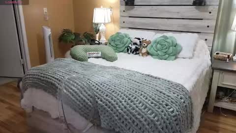 Snapshot of julianaxxxrose chatting on 03-07-26, 02:41 Texas Mamasita online show from 03-07-26, 02:41