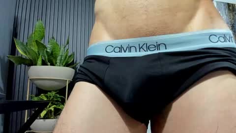 Snapshot of juliansexxx16 chatting on 05-22-26, 01:02 Julian online show from 05-22-26, 01:02
