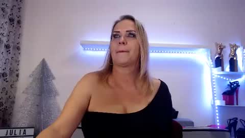 Snapshot of juliapink6 chatting on 12-01-25, 08:25 Julia online show from 12-01-25, 08:25