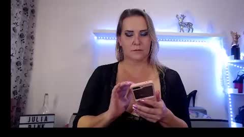 Snapshot of juliapink6 chatting on 02-12-26, 11:00 Julia online show from 02-12-26, 11:00