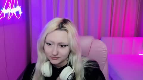 JuliaSharkk online show from 10-01-25, 08:59