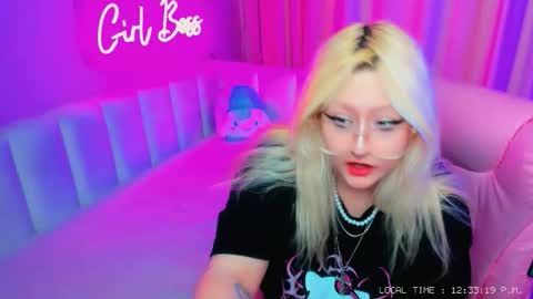 JuliaSharkk online show from 11-11-25, 10:32