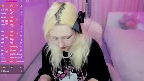 JuliaSharkk online show from 11-20-25, 09:58