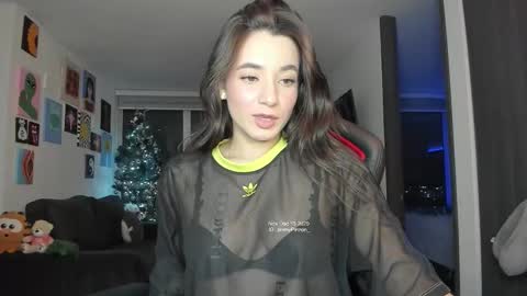 Snapshot of julidavila chatting on 12-16-25, 01:54 Jeimy Help me to reach 100 thumbs up online show from 12-16-25, 01:54