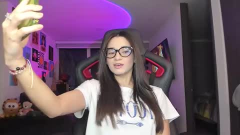 Snapshot of julidavila chatting on 02-09-26, 12:58 Jeimy Help me to reach 100 thumbs up online show from 02-09-26, 12:58