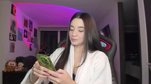 Snapshot of julidavila chatting on 02-22-26, 02:02 Jeimy Help me to reach 100 thumbs up online show from 02-22-26, 02:02