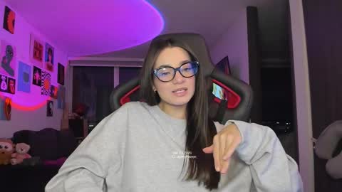 Snapshot of julidavila chatting on 03-14-26, 01:12 Jeimy Help me to reach 100 thumbs up online show from 03-14-26, 01:12