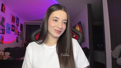 Snapshot of julidavila chatting on 03-16-26, 01:22 Jeimy Help me to reach 100 thumbs up online show from 03-16-26, 01:22