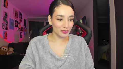 Snapshot of julidavila chatting on 05-19-26, 12:38 Jeimy Help me to reach 100 thumbs up online show from 05-19-26, 12:38
