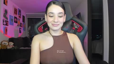 Snapshot of julidavila chatting on 05-19-26, 01:56 Jeimy Help me to reach 100 thumbs up online show from 05-19-26, 01:56