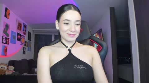 Snapshot of julidavila chatting on 05-26-26, 01:01 Jeimy Help me to reach 100 thumbs up online show from 05-26-26, 01:01
