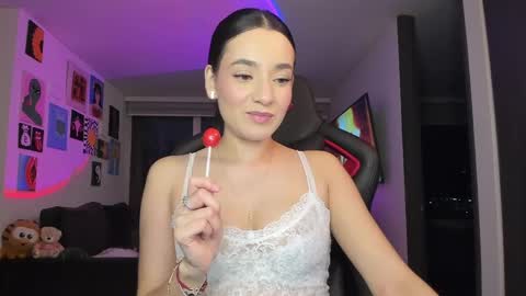 Snapshot of julidavila chatting on 06-04-26, 12:05 Jeimy Help me to reach 100 thumbs up online show from 06-04-26, 12:05