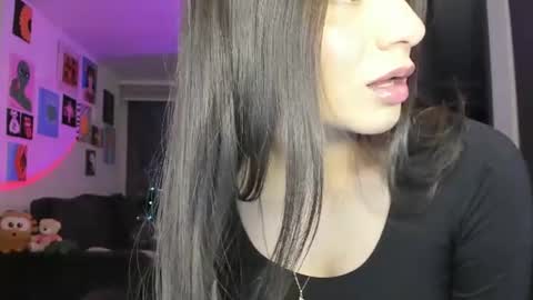 Snapshot of julidavila chatting on 06-15-26, 01:30 Jeimy Help me to reach 100 thumbs up online show from 06-15-26, 01:30
