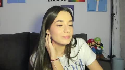 Snapshot of julidavila chatting on 07-29-26, 01:04 Jeimy Help me to reach 100 thumbs up online show from 07-29-26, 01:04