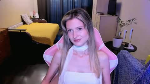 Julie online show from 08-04-26, 03:25