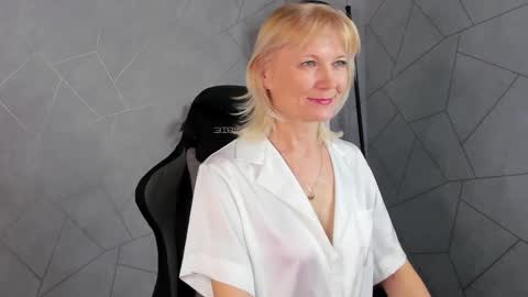 Snapshot of julie_lucasss chatting on 05-01-26, 12:59 Julie Lucasss online show from 05-01-26, 12:59