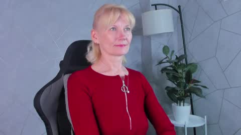 Snapshot of julie_lucasss chatting on 05-09-26, 12:05 Julie Lucasss online show from 05-09-26, 12:05