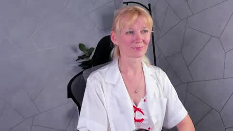Snapshot of julie_lucasss chatting on 05-12-26, 09:28 Julie Lucasss online show from 05-12-26, 09:28