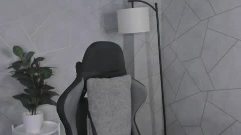 Snapshot of julie_lucasss chatting on 05-19-26, 01:56 Julie Lucasss online show from 05-19-26, 01:56