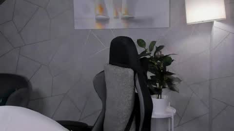 Snapshot of julie_lucasss chatting on 05-21-26, 12:28 Julie Lucasss online show from 05-21-26, 12:28