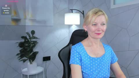 Snapshot of julie_lucasss chatting on 06-03-26, 12:24 Julie Lucasss online show from 06-03-26, 12:24