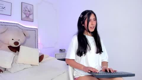 juliee_ross online show from 05-19-26, 01:06
