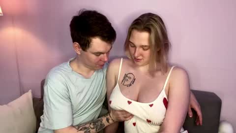 Julie and Thomas online show from 05-06-26, 07:02