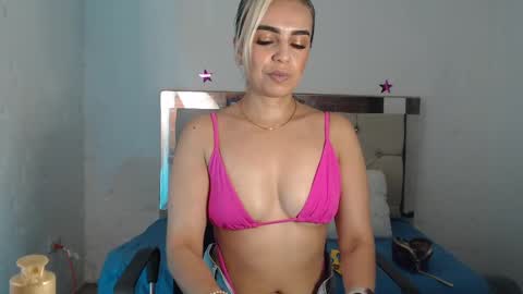 Snapshot of julieta__fox_ chatting on 02-26-25, 11:04 julieta__fox_ online show from 02-26-25, 11:04