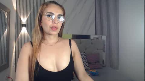 Snapshot of julieta__fox_ chatting on 09-14-25, 02:44 julieta__fox_ online show from 09-14-25, 02:44