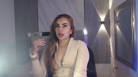 Snapshot of julieta__fox_ chatting on 12-18-25, 11:00 julieta__fox_ online show from 12-18-25, 11:00