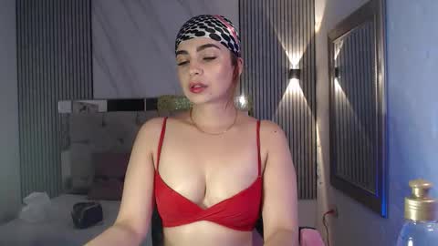 Snapshot of julieta__fox_ chatting on 01-13-26, 02:50 julieta__fox_ online show from 01-13-26, 02:50