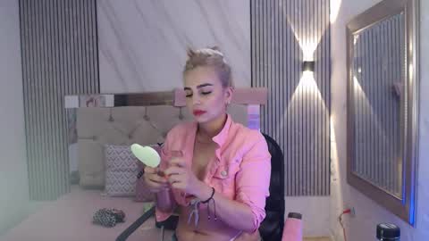 Snapshot of julieta__fox_ chatting on 02-07-26, 02:15 julieta__fox_ online show from 02-07-26, 02:15