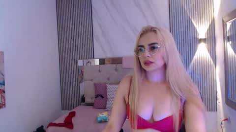 Snapshot of julieta__fox_ chatting on 03-02-26, 02:03 julieta__fox_ online show from 03-02-26, 02:03