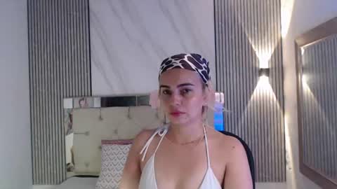 julieta__fox_ online show from 06-24-26, 07:24