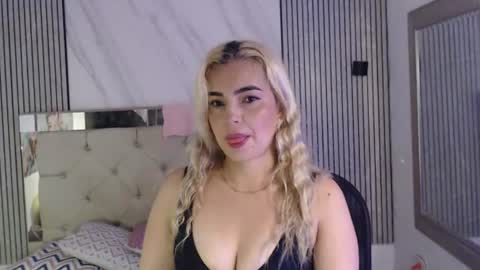 julieta__fox_ online show from 06-25-26, 03:49